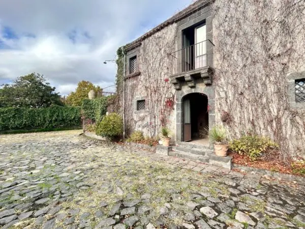Villa via Giuseppe Garibaldi Snc, Viagrande