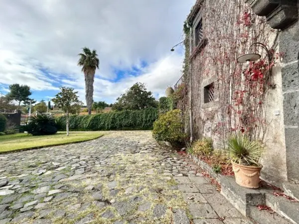 Villa via Giuseppe Garibaldi Snc, Viagrande