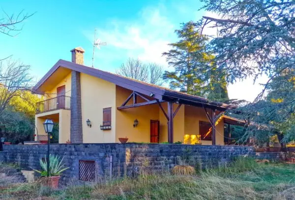 Villa via Ugo Foscolo Snc, Ragalna