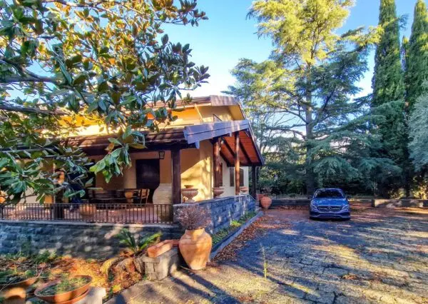 Villa via Ugo Foscolo Snc, Ragalna