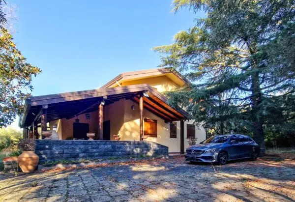 Villa via Ugo Foscolo Snc, Ragalna
