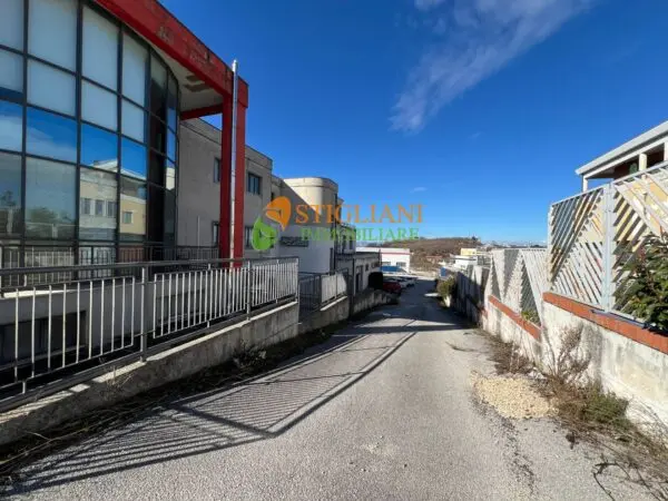 Immagine per Locale Commerciale in vendita a Campobasso zona industriale 