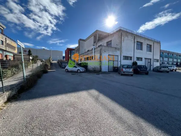 Locale Commerciale via Zona Industriale, Campobasso