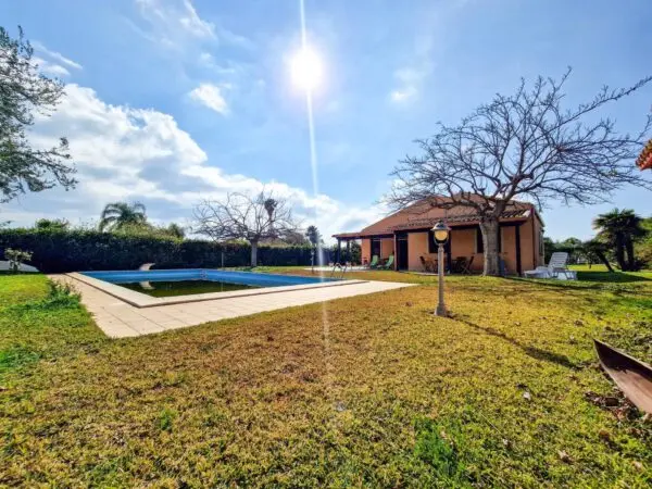 Villa viale Enzo Ferrari Snc, Scicli