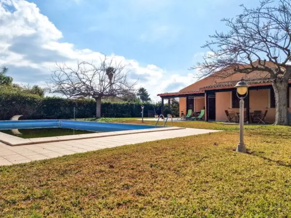 Villa viale Enzo Ferrari Snc, Scicli