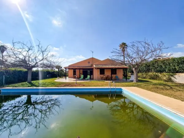 Villa viale Enzo Ferrari Snc, Scicli