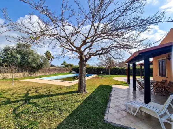 Villa viale Enzo Ferrari Snc, Scicli