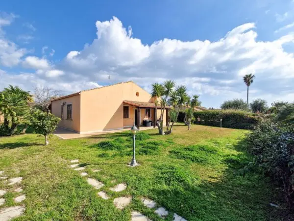 Villa viale Enzo Ferrari Snc, Scicli