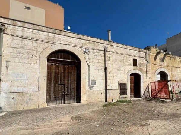 Magazzino viale I° Maggio, Canosa Di Puglia
