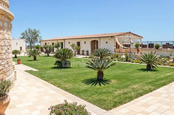 Villa via Crisilio Snc, Avola