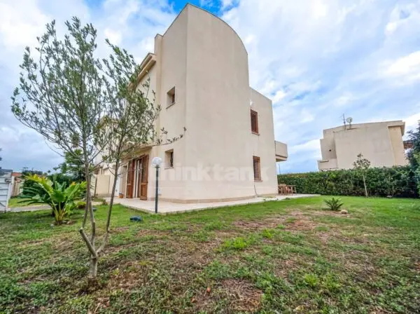 Villa via Del Pellicano Snc, Siracusa