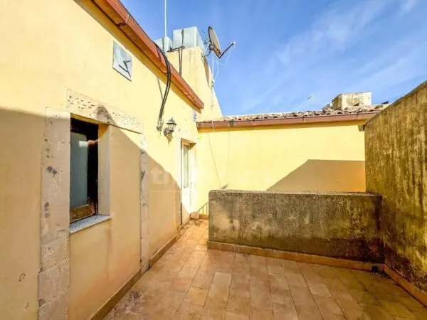 Appartamento via Aurispa, Noto