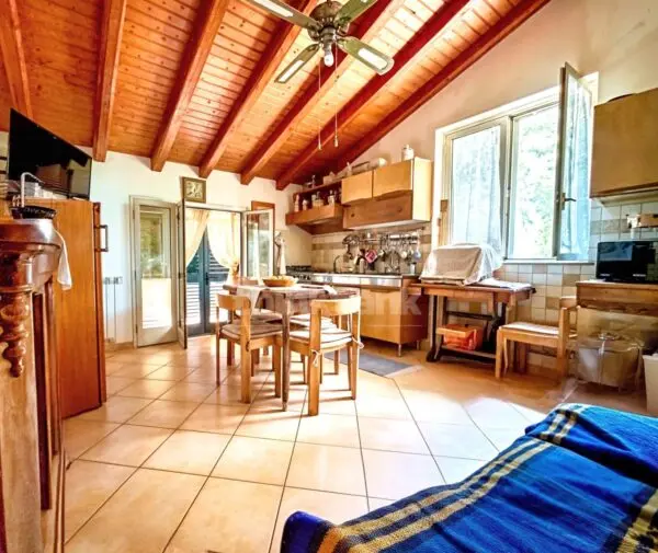 Villa via Vecchiuzzi Snc, Aci Bonaccorsi