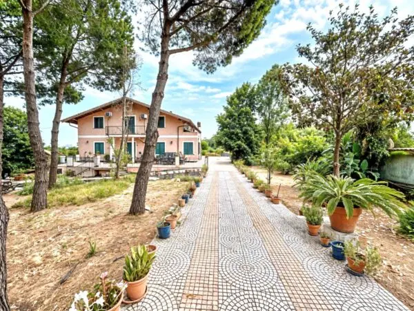 Villa via Vecchiuzzi Snc, Aci Bonaccorsi