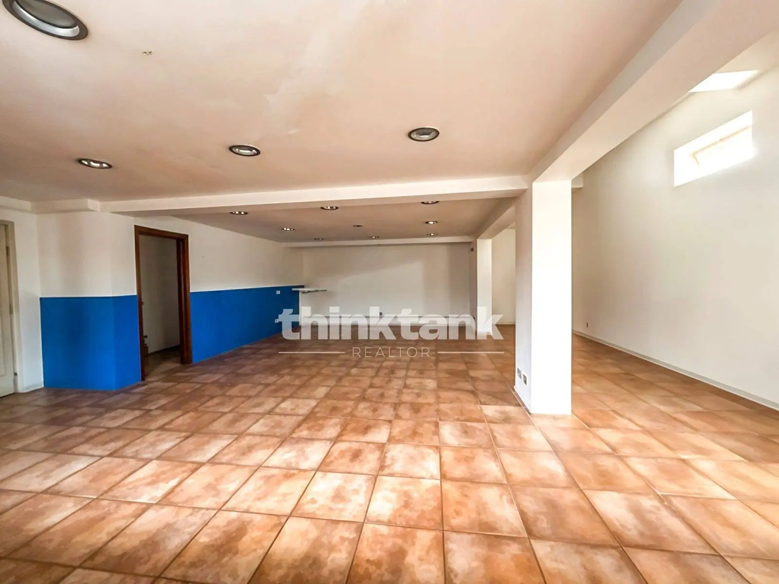Immagine per Locale Commerciale in vendita a Ragalna corso sicilia 