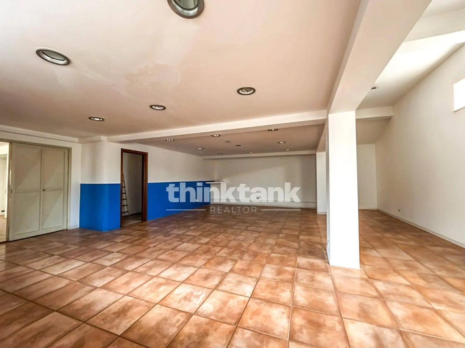 Immagine per Locale Commerciale in vendita a Ragalna corso sicilia 