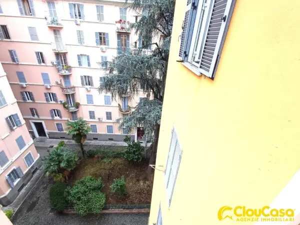 Appartamento via Clelia 17, Roma