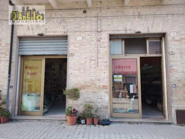 Locale Commerciale via Borgo Gabribaldi, Castignano