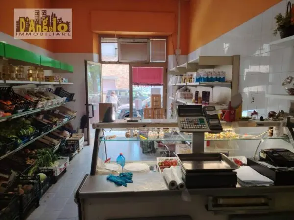 Locale Commerciale via Borgo Gabribaldi, Castignano