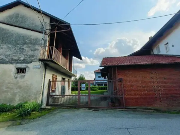Magazzino 1, Front