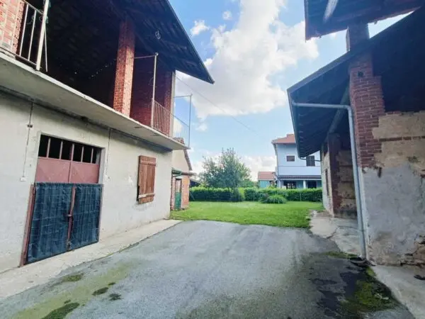Magazzino 1, Front
