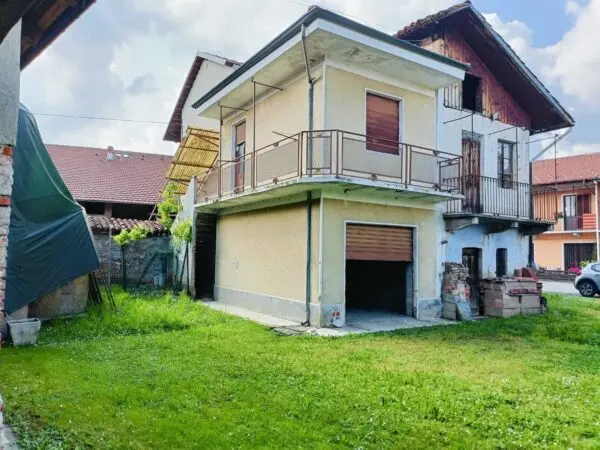 Magazzino 1, Front