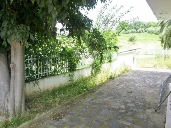 Villa via Prima Collina, Ascoli Piceno