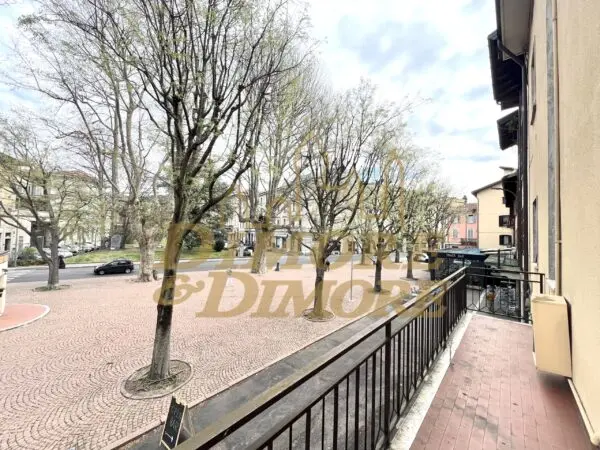 Trilocale piazza Garibaldi 10, Luino