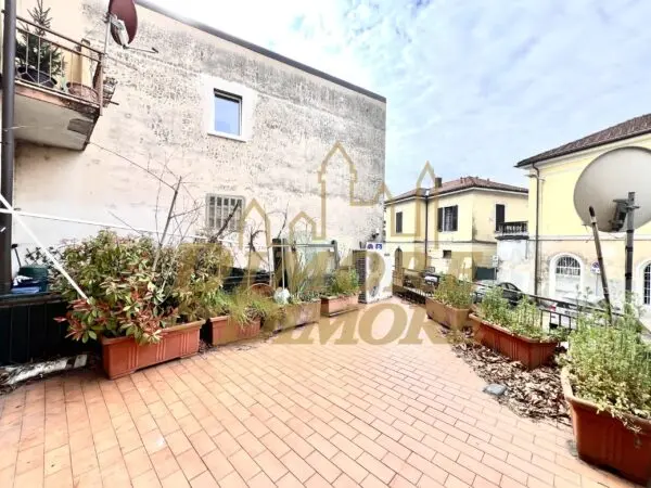 Trilocale piazza Garibaldi 10, Luino