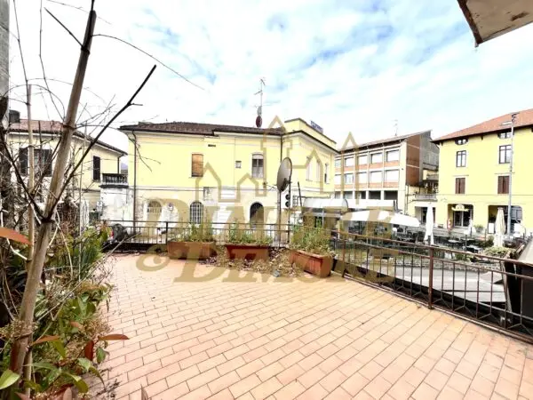 Trilocale piazza Garibaldi 10, Luino