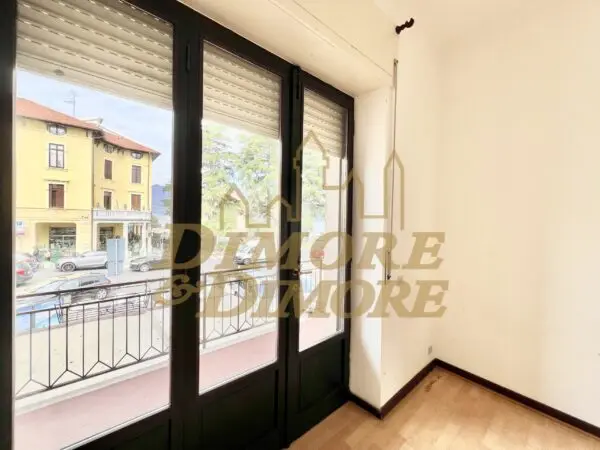 Trilocale piazza Garibaldi 10, Luino