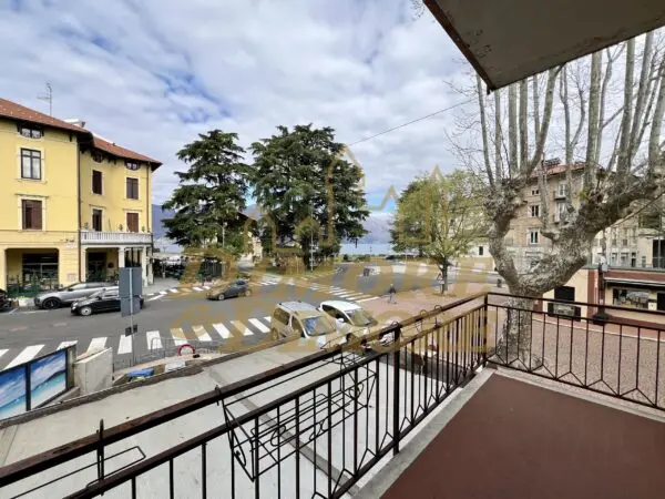 Trilocale piazza Garibaldi 10, Luino