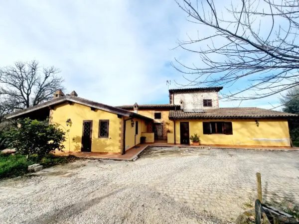Villa strada Di Campo Sardella, Amelia