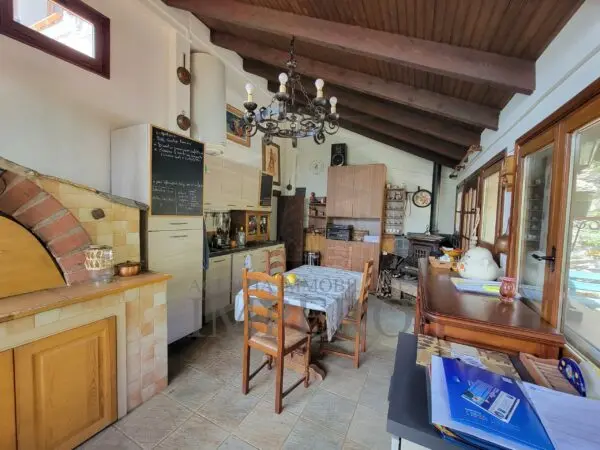 Villa strada Provinciale 65, Castel Vittorio