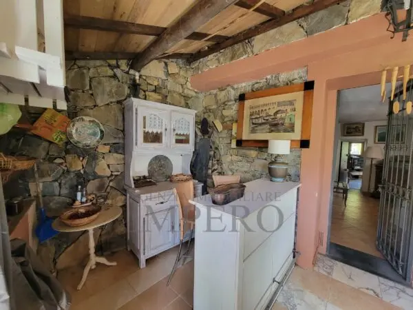 Villa strada Provinciale 65, Castel Vittorio