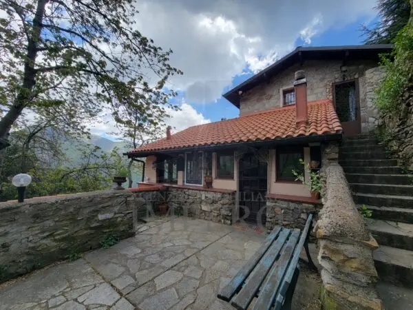 Villa strada Provinciale 65, Castel Vittorio