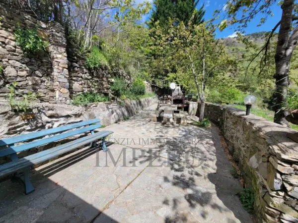 Villa strada Provinciale 65, Castel Vittorio