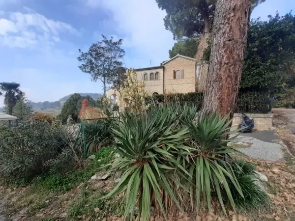 Villa via Chiaravallese, Osimo