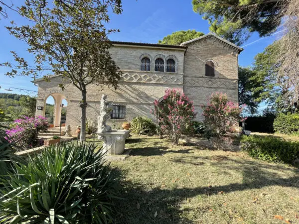 Villa via Chiaravallese, Osimo