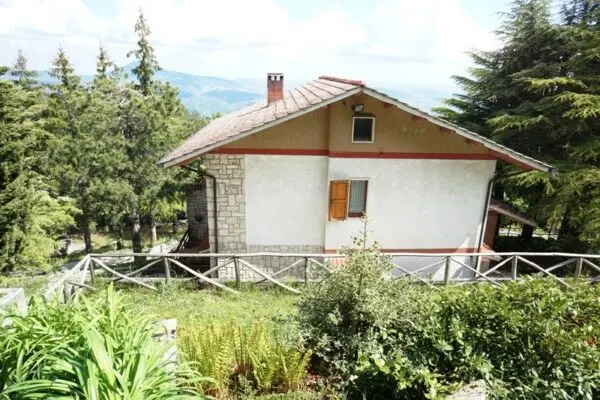Villa Trifamiliare via Colle San Marco, Ascoli Piceno