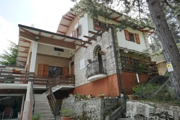 Villa Trifamiliare via Colle San Marco, Ascoli Piceno