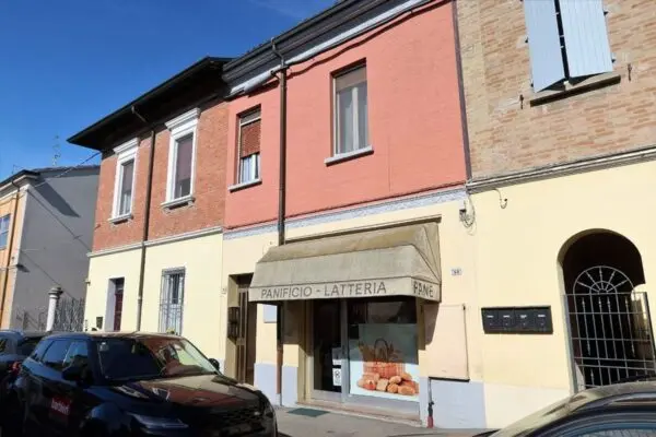 Locale Commerciale via Girolamo Zattoni, Ravenna