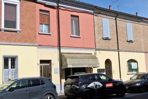 Locale Commerciale via Girolamo Zattoni, Ravenna