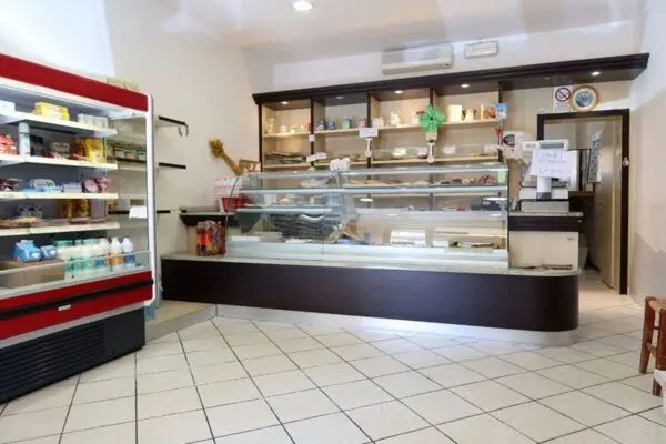 Locale Commerciale via Girolamo Zattoni, Ravenna