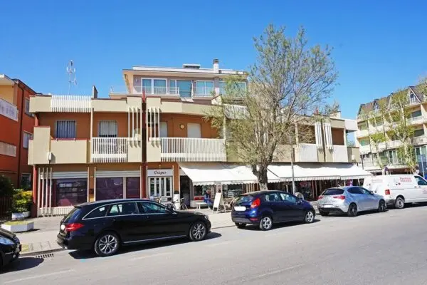 Locale Commerciale via Grazia Deledda, Cervia