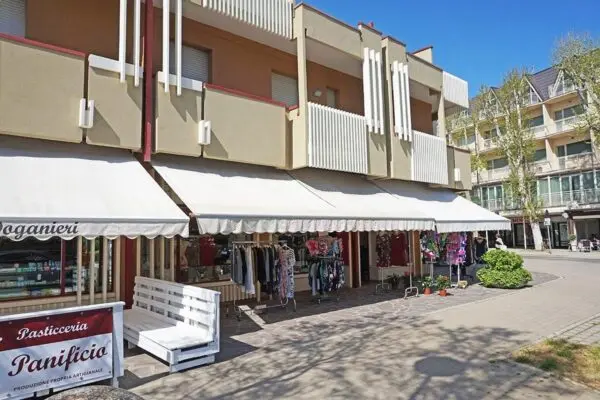 Locale Commerciale via Grazia Deledda, Cervia