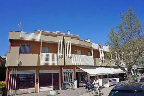 Locale Commerciale via Grazia Deledda, Cervia
