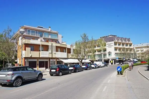 Locale Commerciale via Grazia Deledda, Cervia