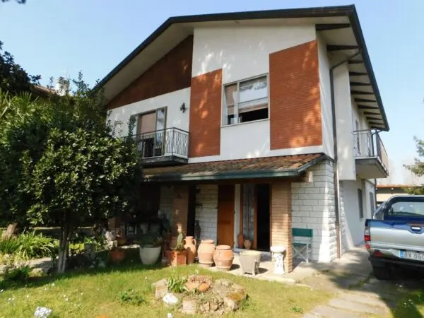 Villa via Dei Lombardi, Ravenna