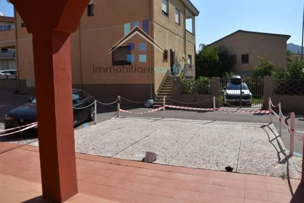 Locale Commerciale via Verazzano, Padru